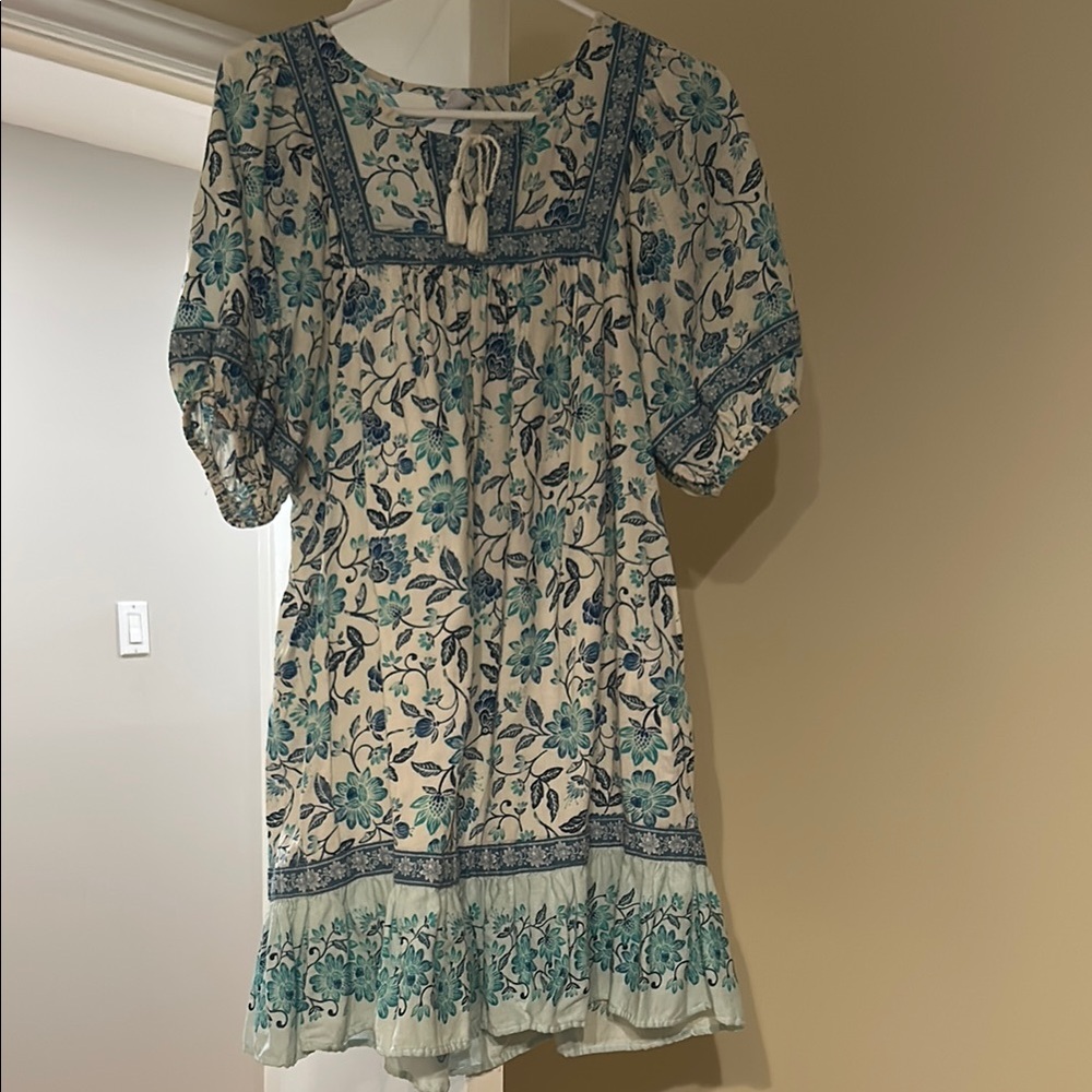 Old Navy blue and white floral dress. Size Medium